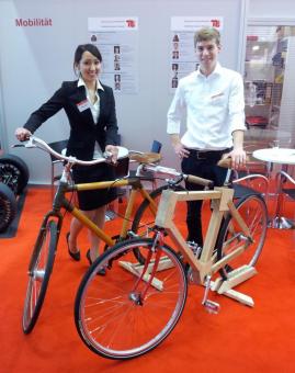 NaWaRo-Fahrrad.de Maeggi, Andre, Bambus- & Holzrad auf der Hannovermesse 2012 NaWaRo-Fahrrad.de Bambus- & Holzrad auf der Hannovermesse 2012
